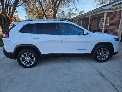 Used 2019 Jeep Cherokee Latitude Plus w/ Comfort/Convenience Group
