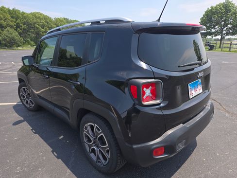 Used 2016 Jeep Renegade Limited image 4