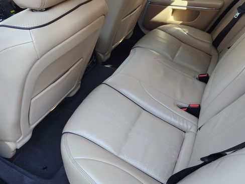 Used 2016 Jaguar XJ R-Sport image 15