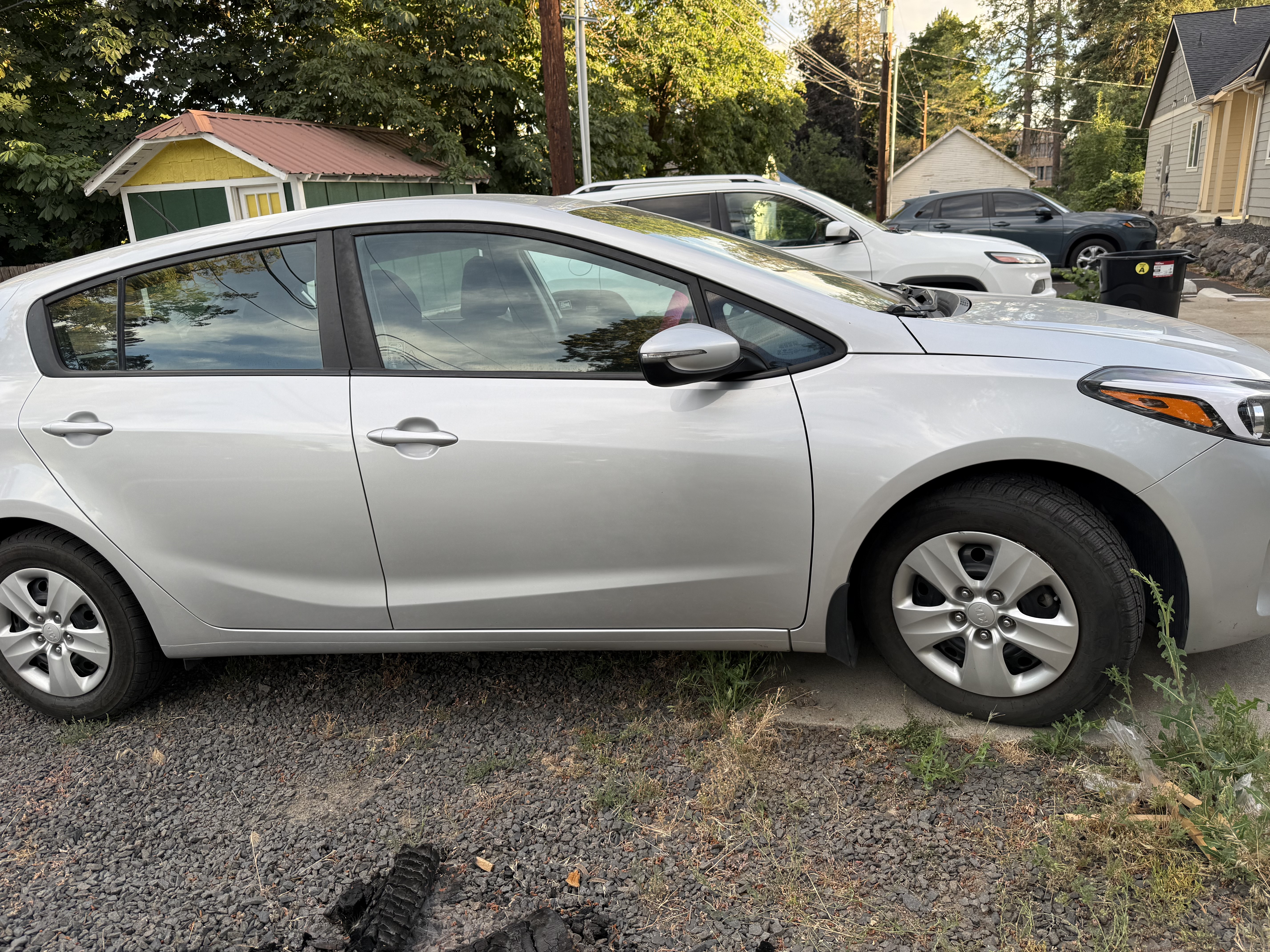 Used 2017 Kia Forte LX FWD image 2