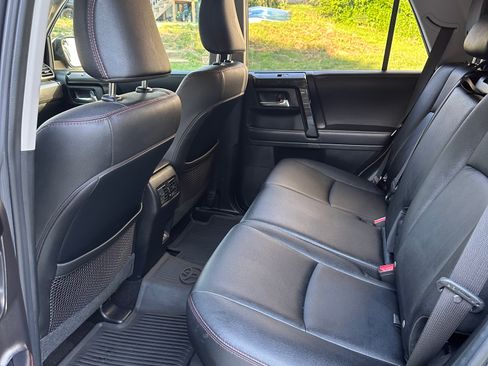 Used 2021 Toyota 4Runner Venture w/ Moonroof Package AWD/4WD image 15