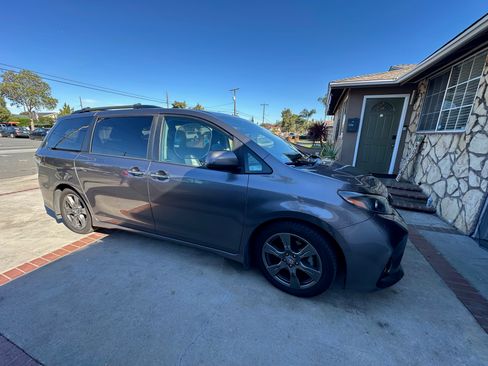 Used 2020 Toyota Sienna SE Premium image 6