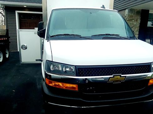 Used 2025 Chevrolet Express 3500 w/ Power Convenience Package image 2