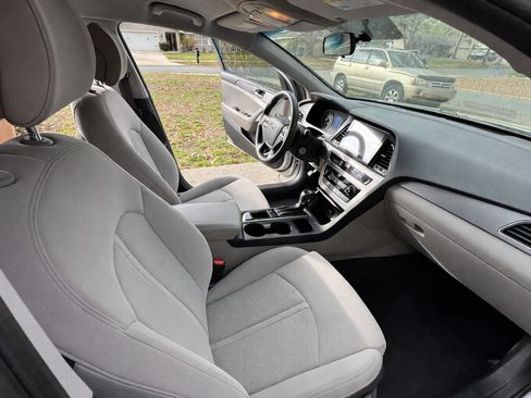 Used 2017 Hyundai Sonata SE image 8