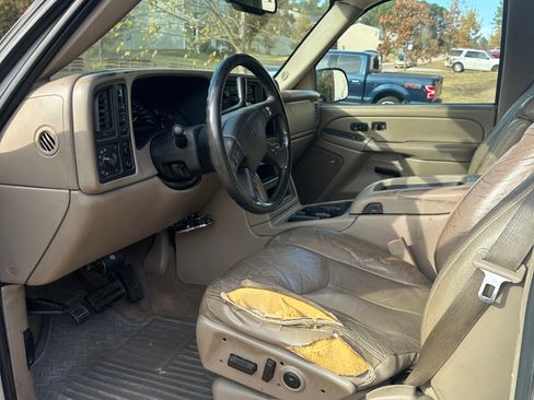 Used 2004 Chevrolet Silverado 2500 LT w/ Skid Plate Package image 2