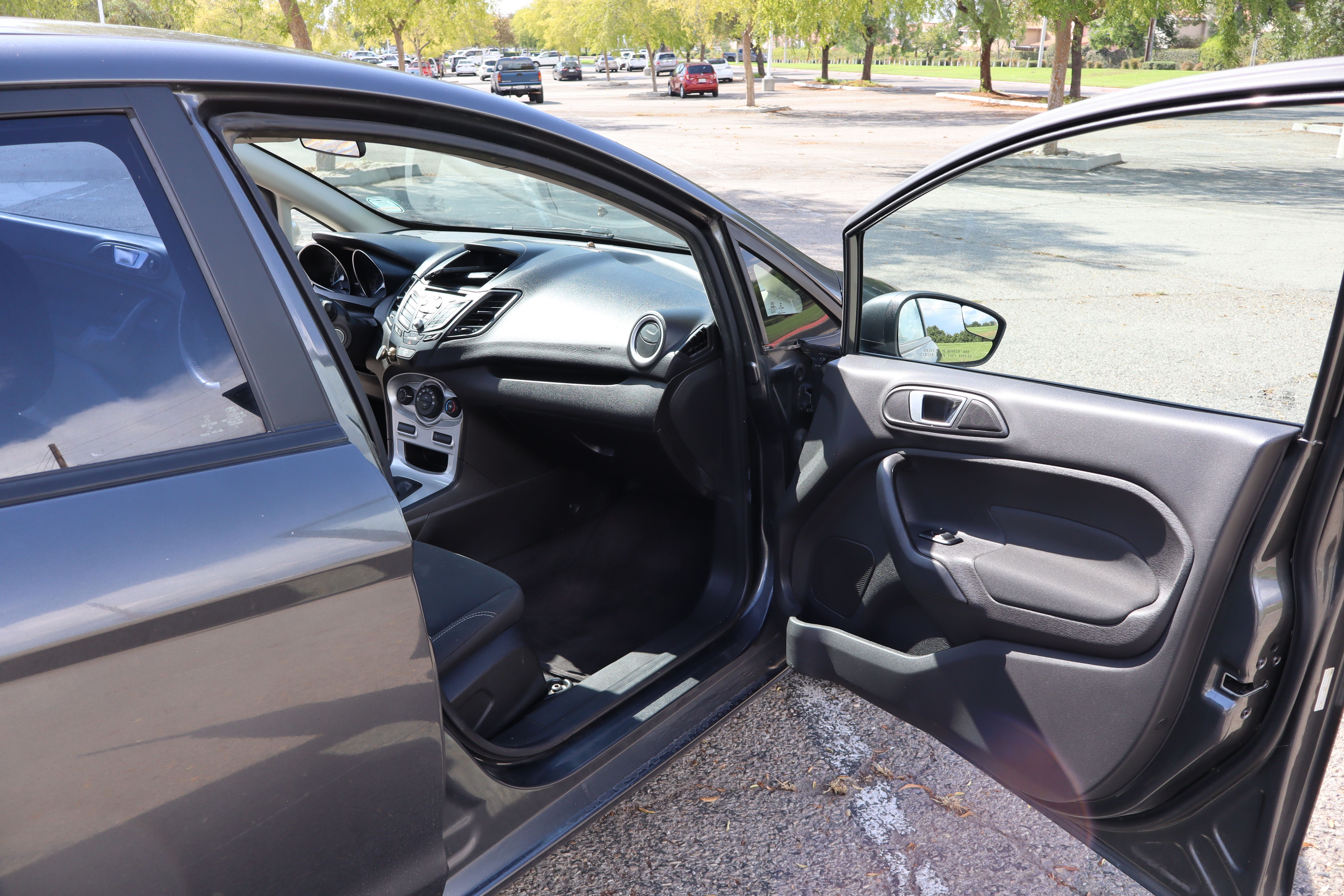 Used 2015 Ford Fiesta SE FWD image 23