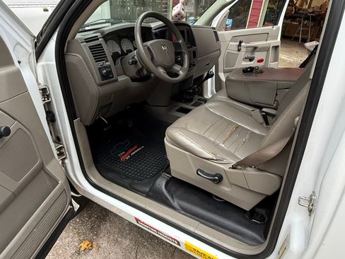 Used 2008 Dodge Ram 1500 Truck ST image 9