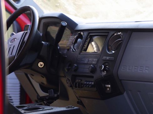 Used 2015 Ford F250 XLT AWD/4WD image 10