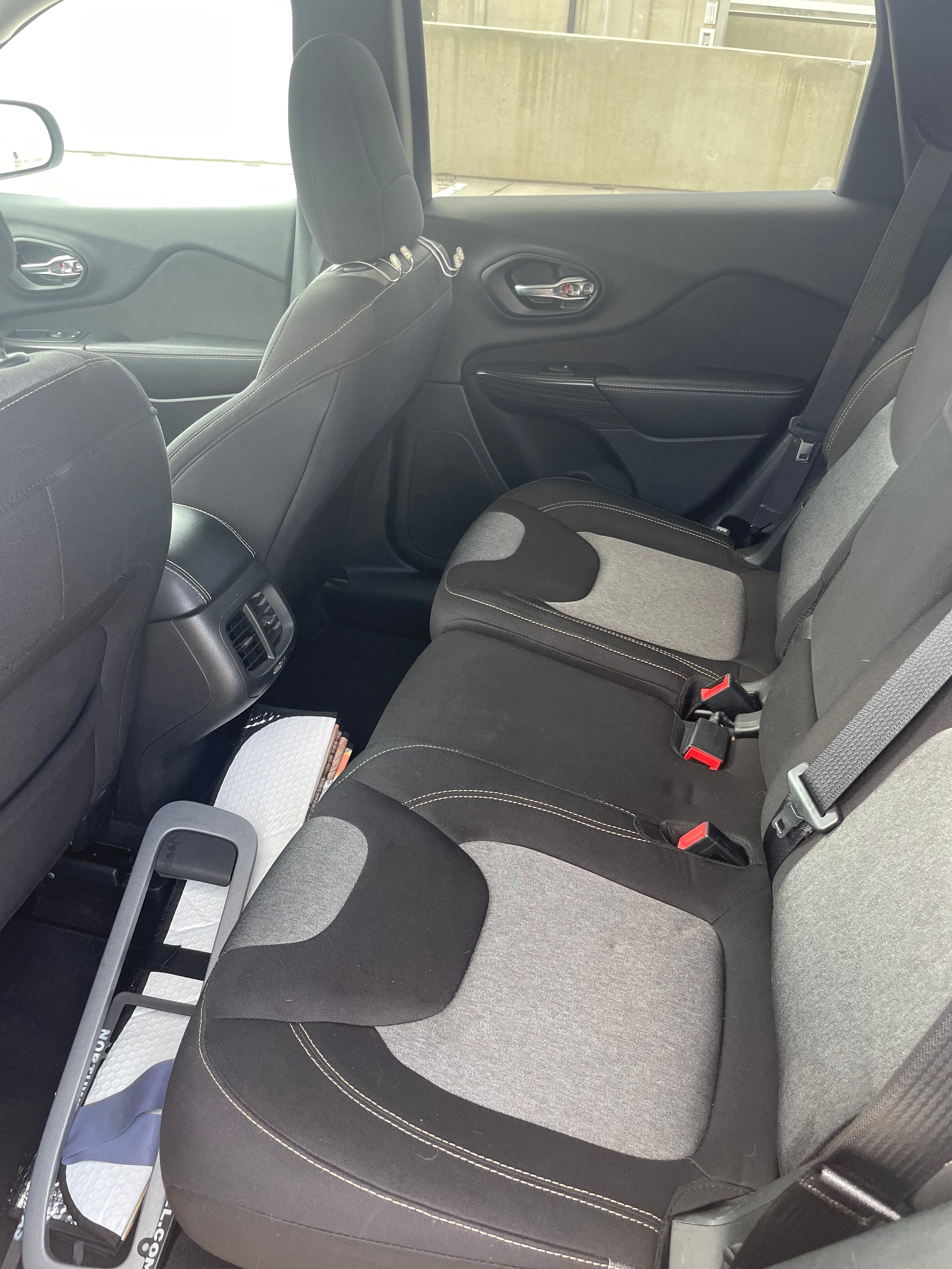 Used 2017 Jeep Cherokee Sport FWD image 9