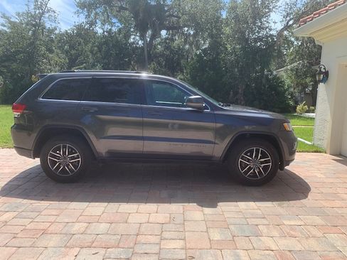 Used 2019 Jeep Grand Cherokee Laredo w/ Laredo X Package image 6
