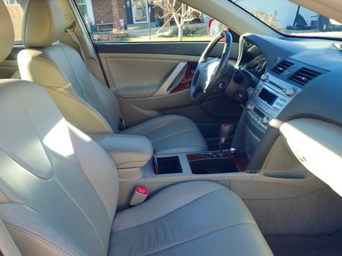 Used 2011 Toyota Camry XLE image 8