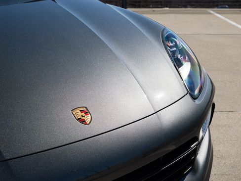 Used 2020 Porsche Cayenne Sport Utility 4D image 16