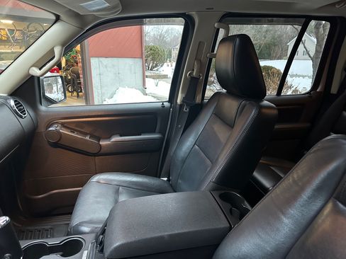 Used 2010 Ford Explorer XLT image 12