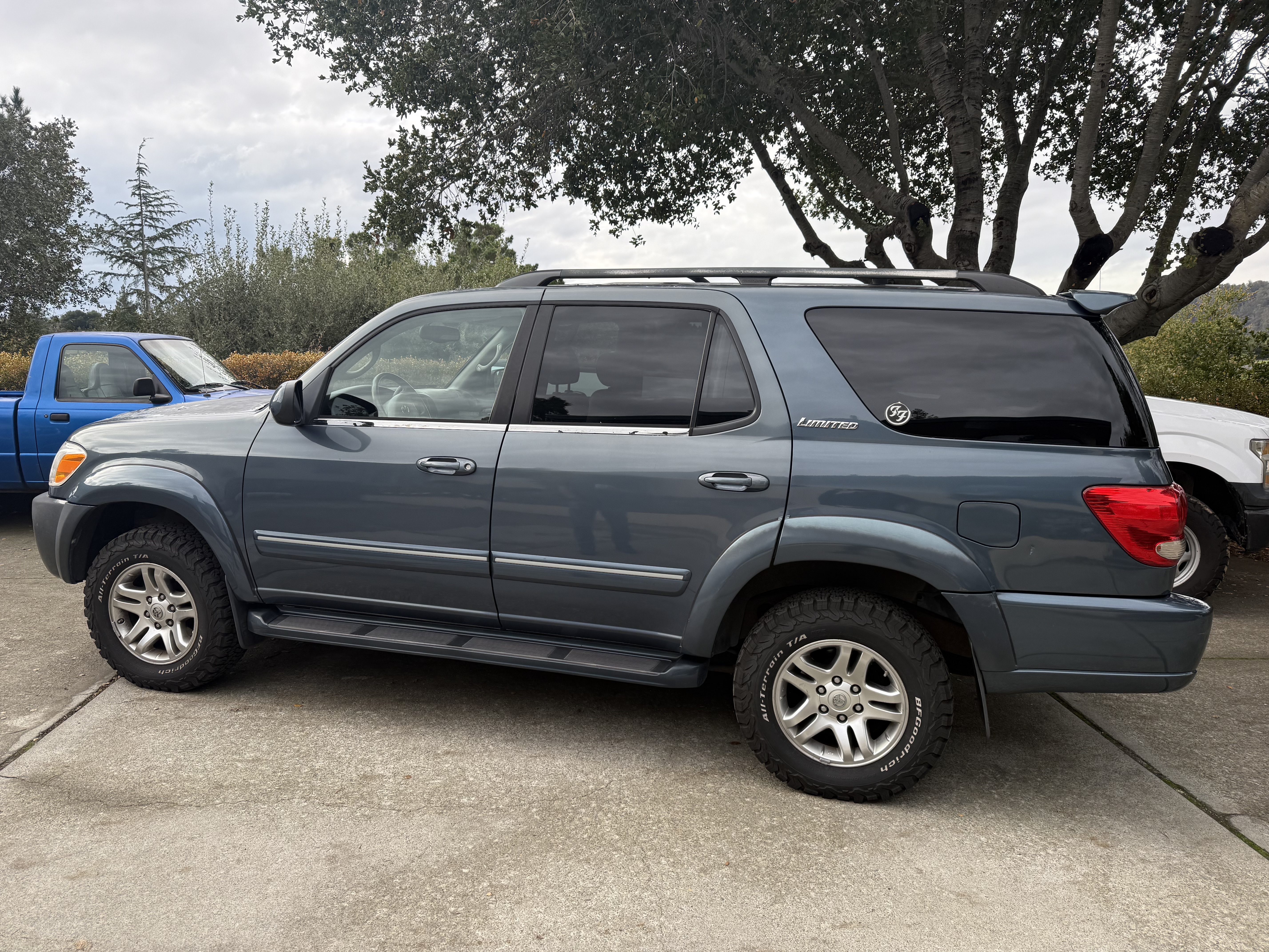 Used 2005 Toyota Sequoia Limited AWD/4WD image 2