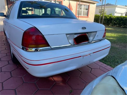 Used 2002 Ford Crown Victoria LX image 6