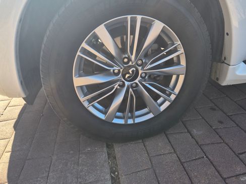 Used 2019 INFINITI QX80 Luxe w/ All-Season Package image 6