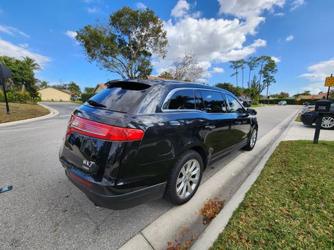 Used 2013 Lincoln MKT AWD image 2