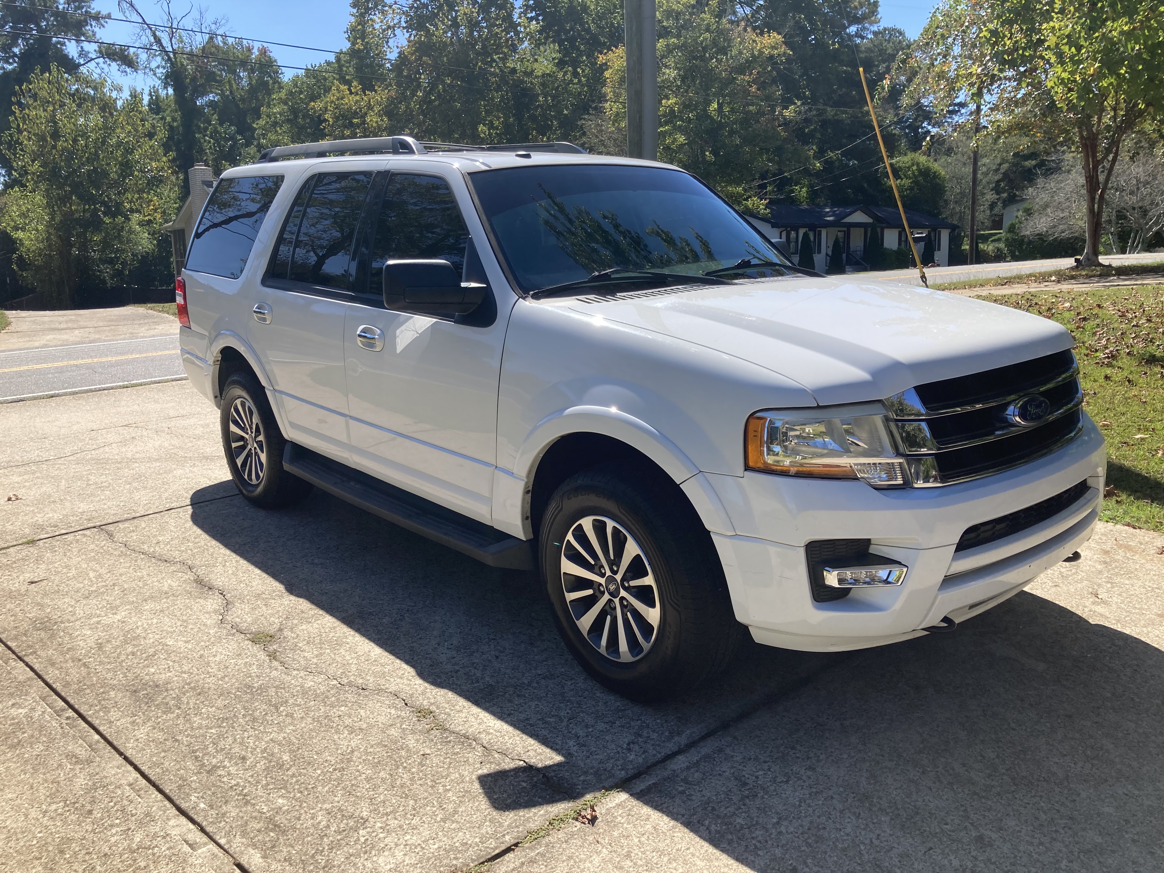 Used 2017 Ford Expedition XLT AWD/4WD image 2