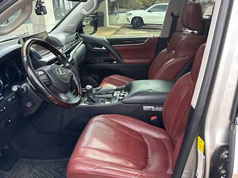 Used 2017 Lexus LX 570 4WD w/ Luxury Package image 5