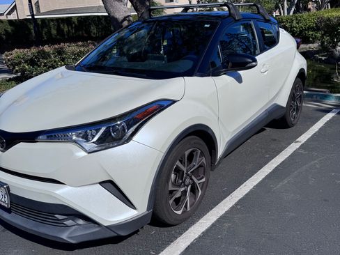 Used 2019 Toyota C-HR XLE FWD image 6