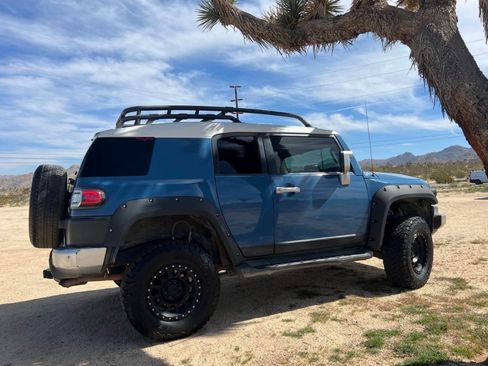 Used 2011 Toyota FJ Cruiser 4WD image 2