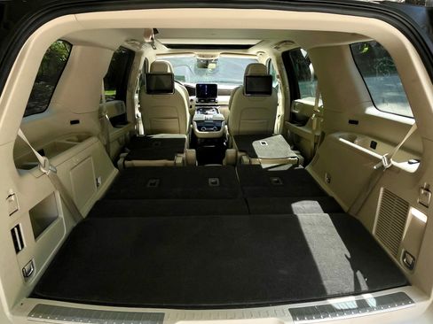 Used 2019 Lincoln Navigator Reserve AWD/4WD image 18