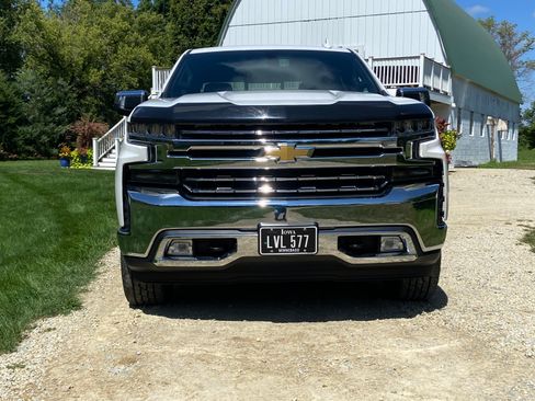 Used 2020 Chevrolet Silverado 1500 LTZ w/ LTZ Convenience Package AWD/4WD image 2