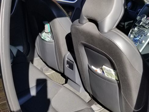 Used 2016 Volvo XC60 T5 image 9