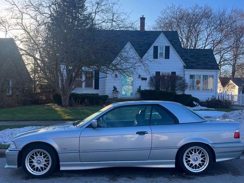 Used 1997 BMW 328i Convertible image 4