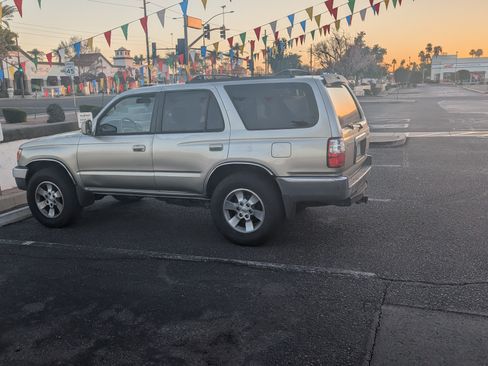 Used 2002 Toyota 4Runner SR5 image 1