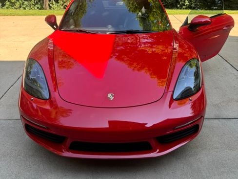 Used 2018 Porsche 718 Cayman RWD image 1