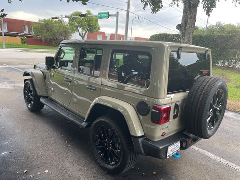 Used 2022 Jeep Wrangler Unlimited Sahara image 5