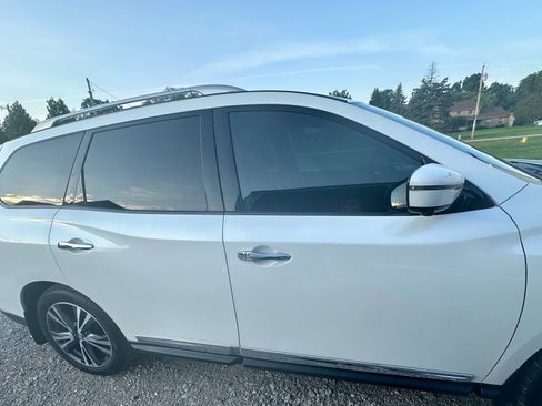 Used 2018 Nissan Pathfinder Platinum AWD/4WD image 2