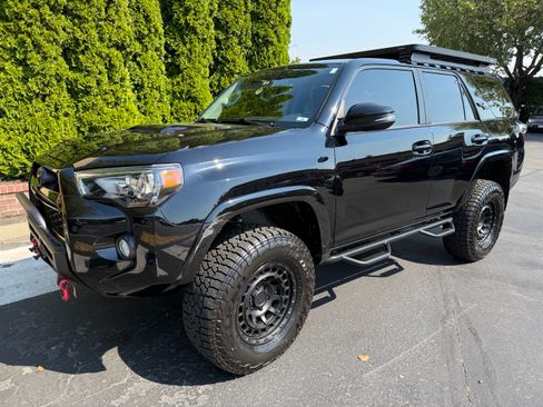 Used 2018 Toyota 4Runner TRD Off-Road Premium AWD/4WD image 9