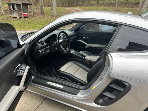 Used 2018 Porsche 718 Cayman image 10