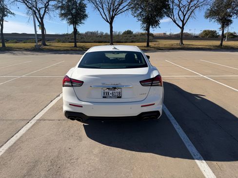 Used 2022 Maserati Ghibli Modena image 5