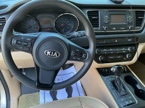 Used 2016 Kia Sedona LX w/ Option Group 020 FWD image 6