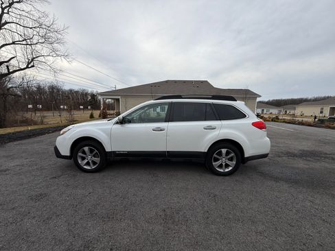 Used 2013 Subaru Outback 2.5i Limited w/ Special Appearance Pkg image 5