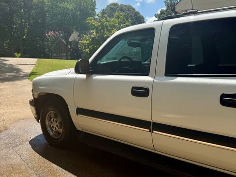 Used 2002 Chevrolet Suburban LS RWD image 2