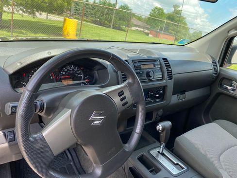 Used 2011 Suzuki Equator Premium RWD image 8