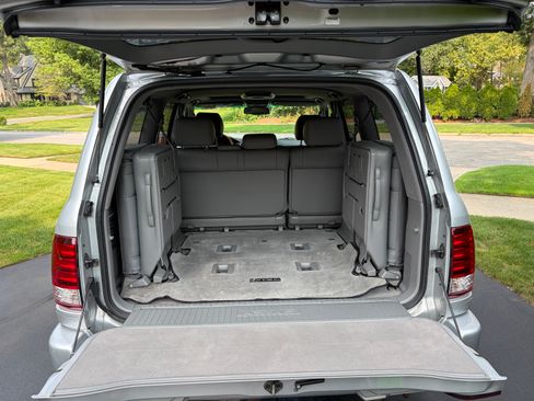 Used 2006 Lexus LX 470 4WD w/ Preferred Accessory Pkg image 16