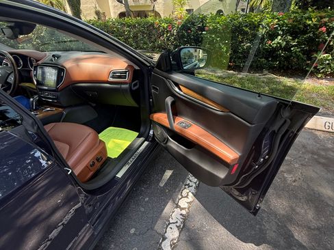 Used 2019 Maserati Ghibli S RWD image 4