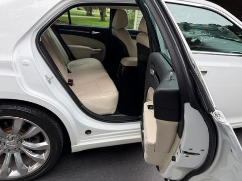 Used 2015 Chrysler 300 C RWD image 13