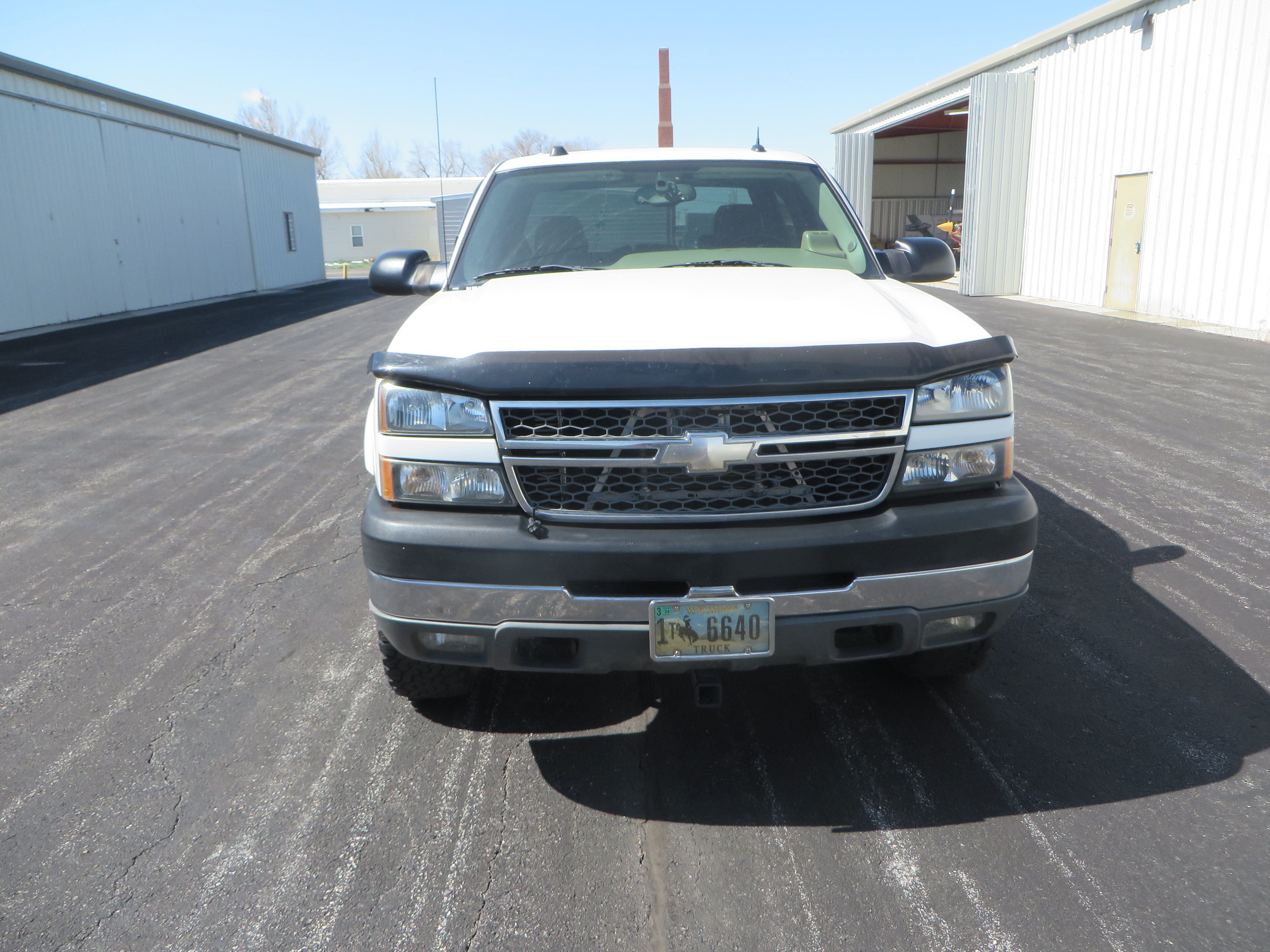 Used 2005 Chevrolet Silverado 2500 LT w/ Heavy-Duty Power Package AWD/4WD image 17