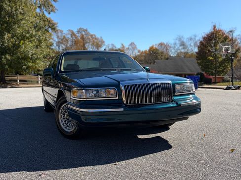 Used 1997 Lincoln Town Car Executive image 5