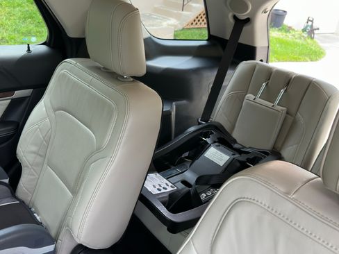 Used 2019 Ford Explorer Platinum AWD/4WD image 12