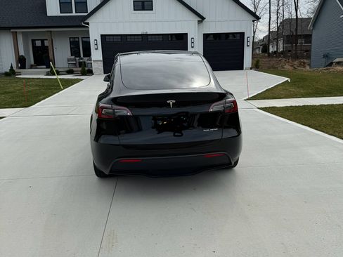 Used 2023 Tesla Model Y Long Range AWD/4WD image 8