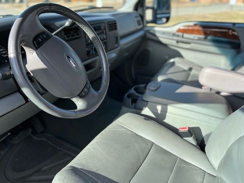 Used 2004 Ford F250 Lariat image 26