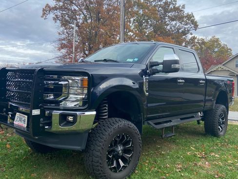 Used 2022 Ford F350 XLT w/ XLT Premium Package image 4