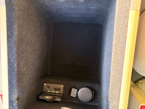 Used 2013 Hyundai Genesis 3.8 image 11